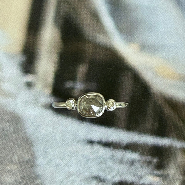 Diamond ring in white gold