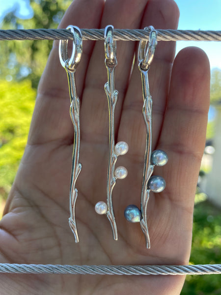 Long silver earring with white pearls