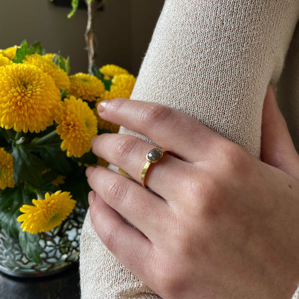 Gold ring with rose cut diamond