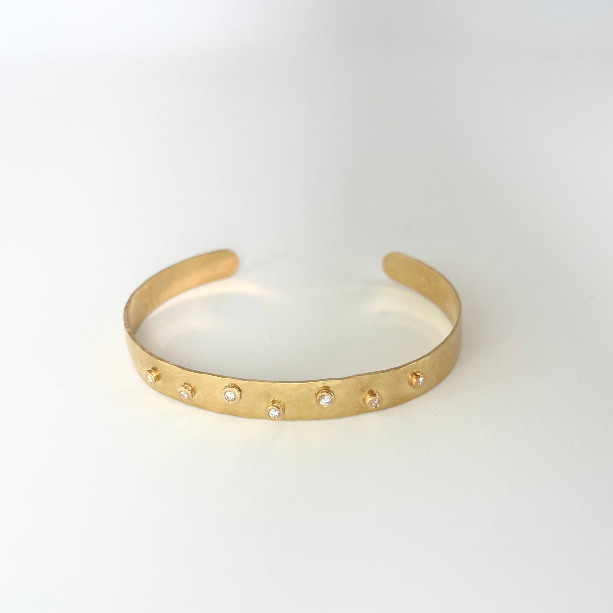 Gold cuff with diamonds