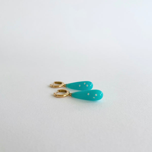 Gold earrings with chrysoprase and diamonds