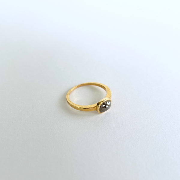 Gold ring with rose cut diamond