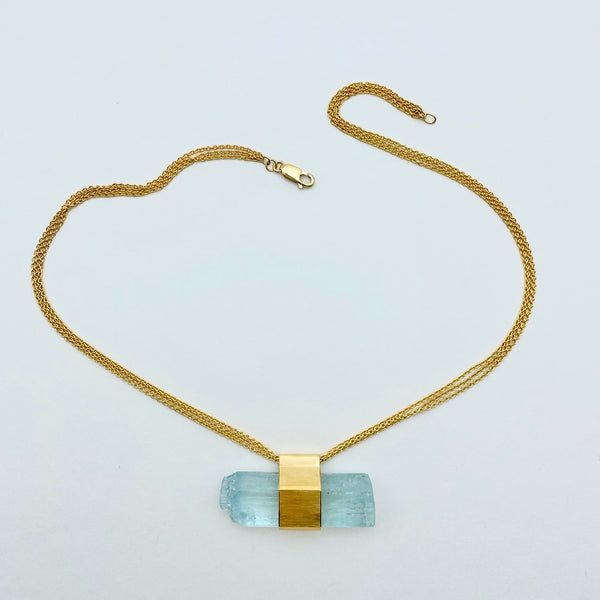 Gold necklace with aquamarine