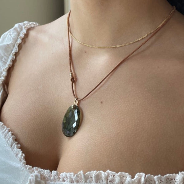 Necklace with grossular garnet and diamond