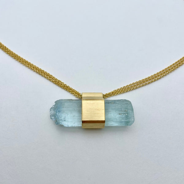 Gold necklace with aquamarine