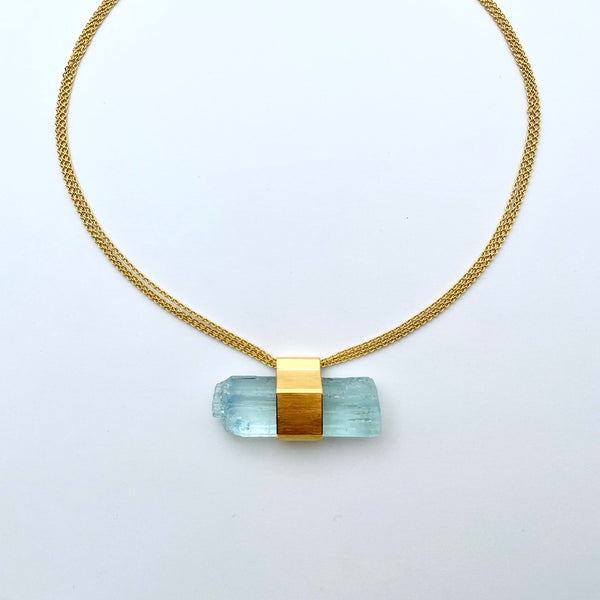 Gold necklace with aquamarine