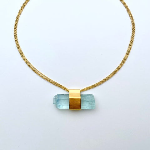 Gold necklace with aquamarine
