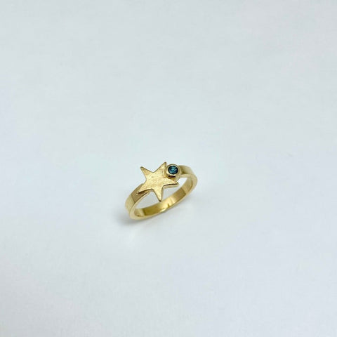 Gold star ring with diamond
