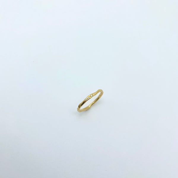 Gold ring with 3 diamonds