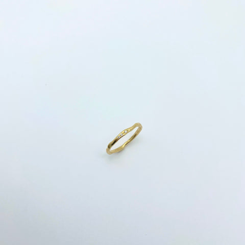 Gold ring with 3 diamonds