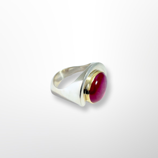 Ring with oval ruby