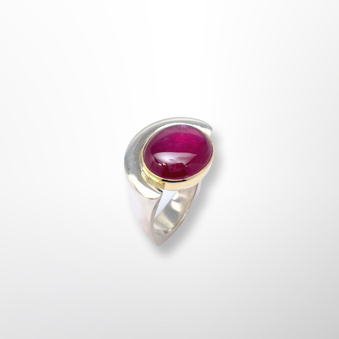 Ring with oval ruby